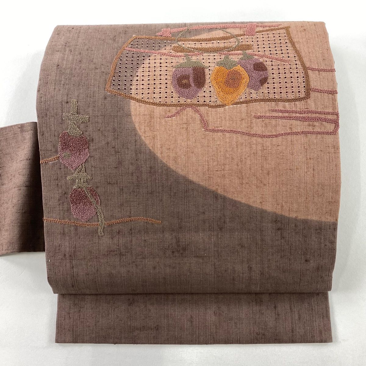 名古屋帯 秀品 紬地 干し柿 籠 相良刺繍 汕頭刺繍 焦茶色 正絹