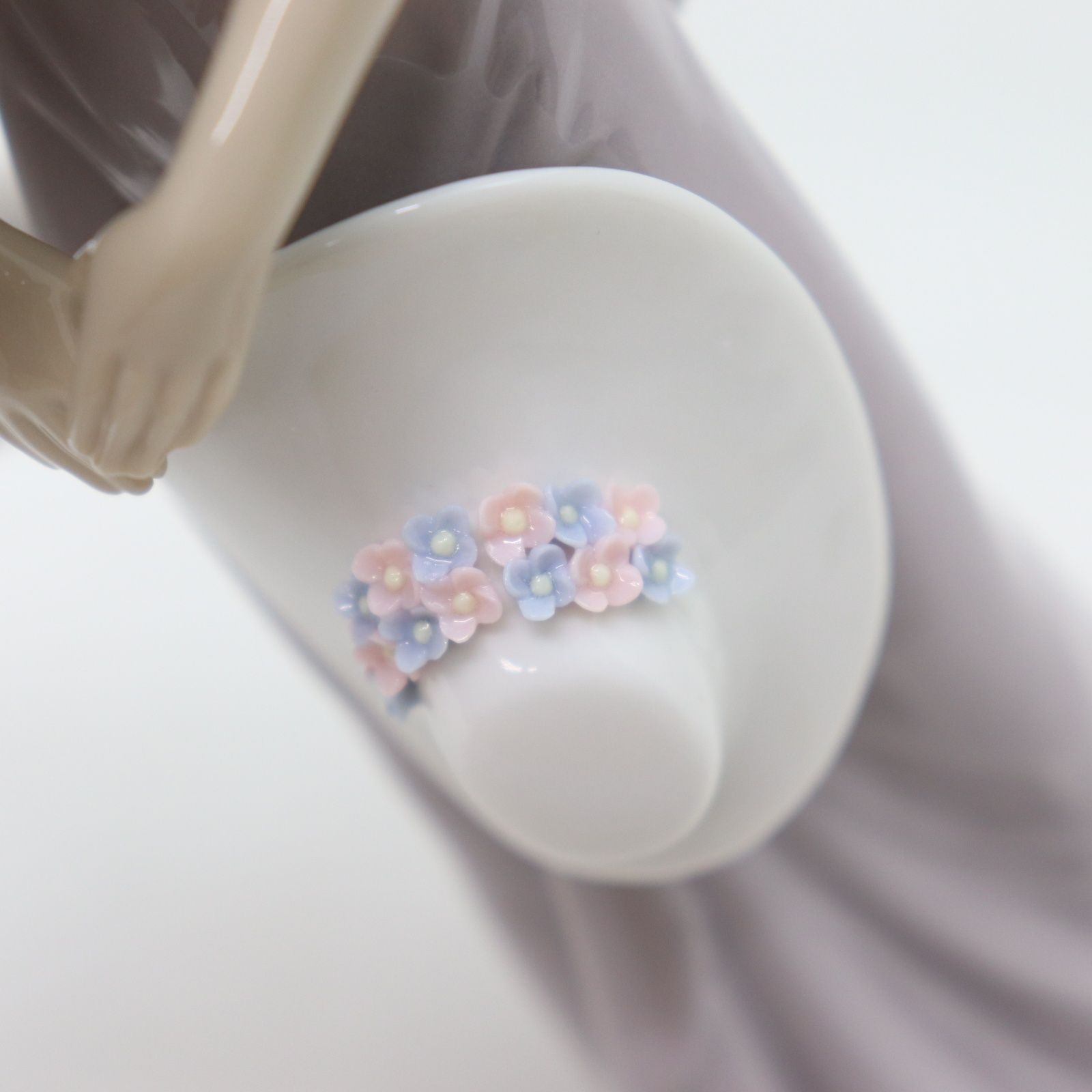 IT92X4UQM7HS LLADRO リヤドロ フィギュリン 花嫁介添人 帽子を