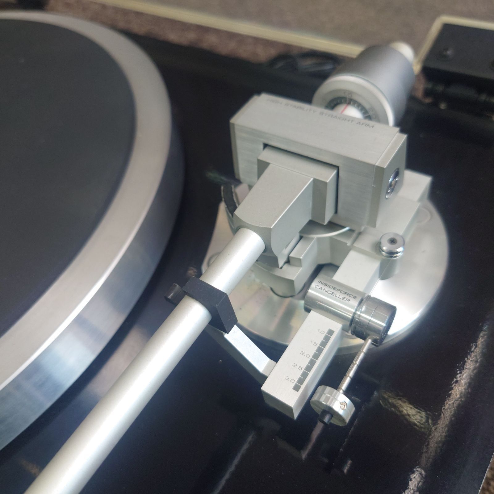 ダイレクトドライブターンテーブル