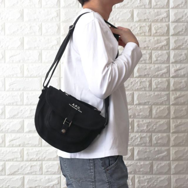 PRADA メッセンジャーバッグ ショルダーバッグ ブラック シルバー金具 PRADA プラダ ショルダーバッグ メッセンジャーバッグ 斜め掛け