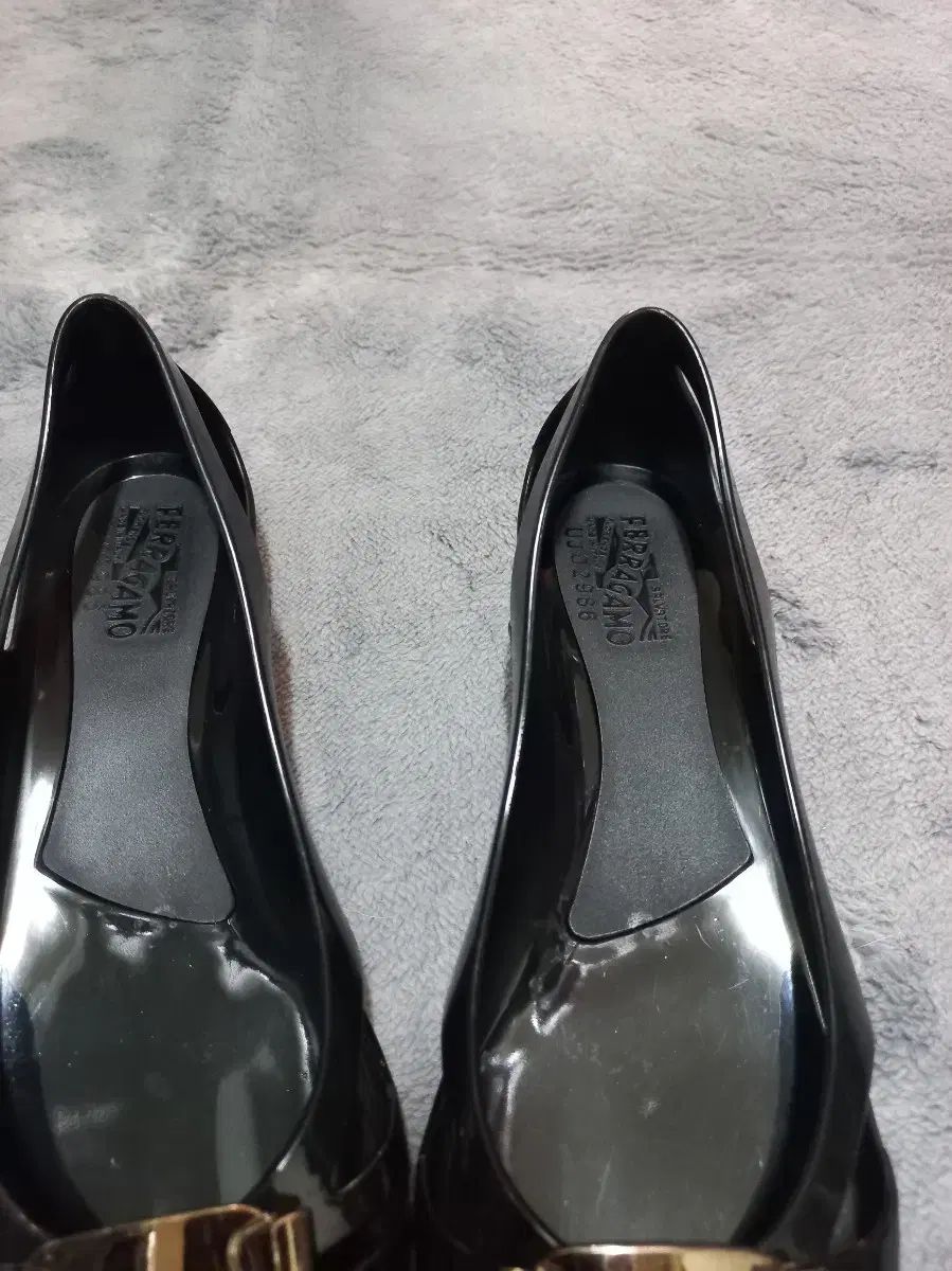 フェラガモ ラバーシューズ BERMUDAバミューダ 6 フェラガモ ラバー