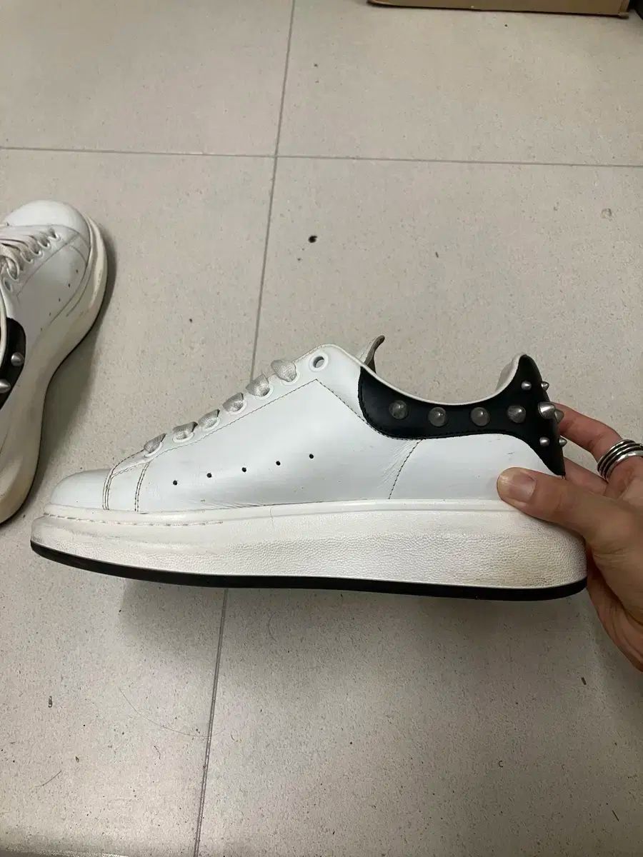 アレクサンダー alexander mcqueen(アレキサンダーマックイーン