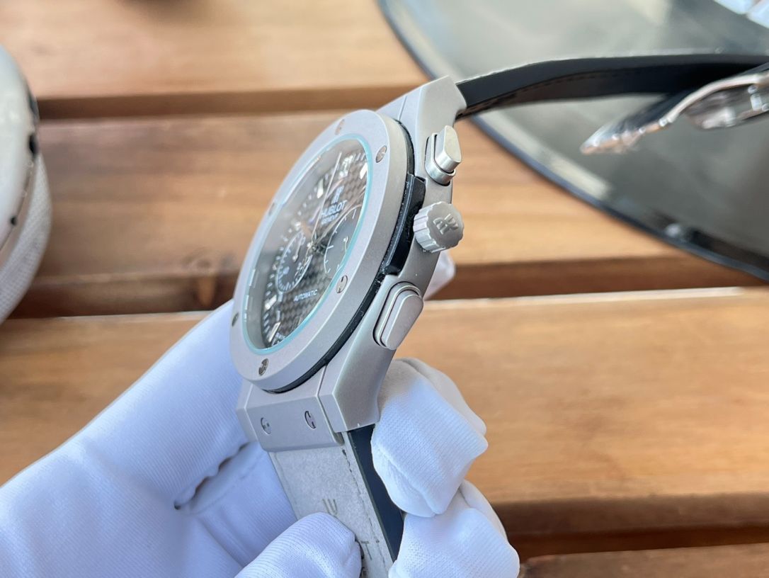 Hublot 自動巻き 時計 ご購入大歓迎です 新品 HUBLOT腕時計 未使用 自動巻き｜本日限定