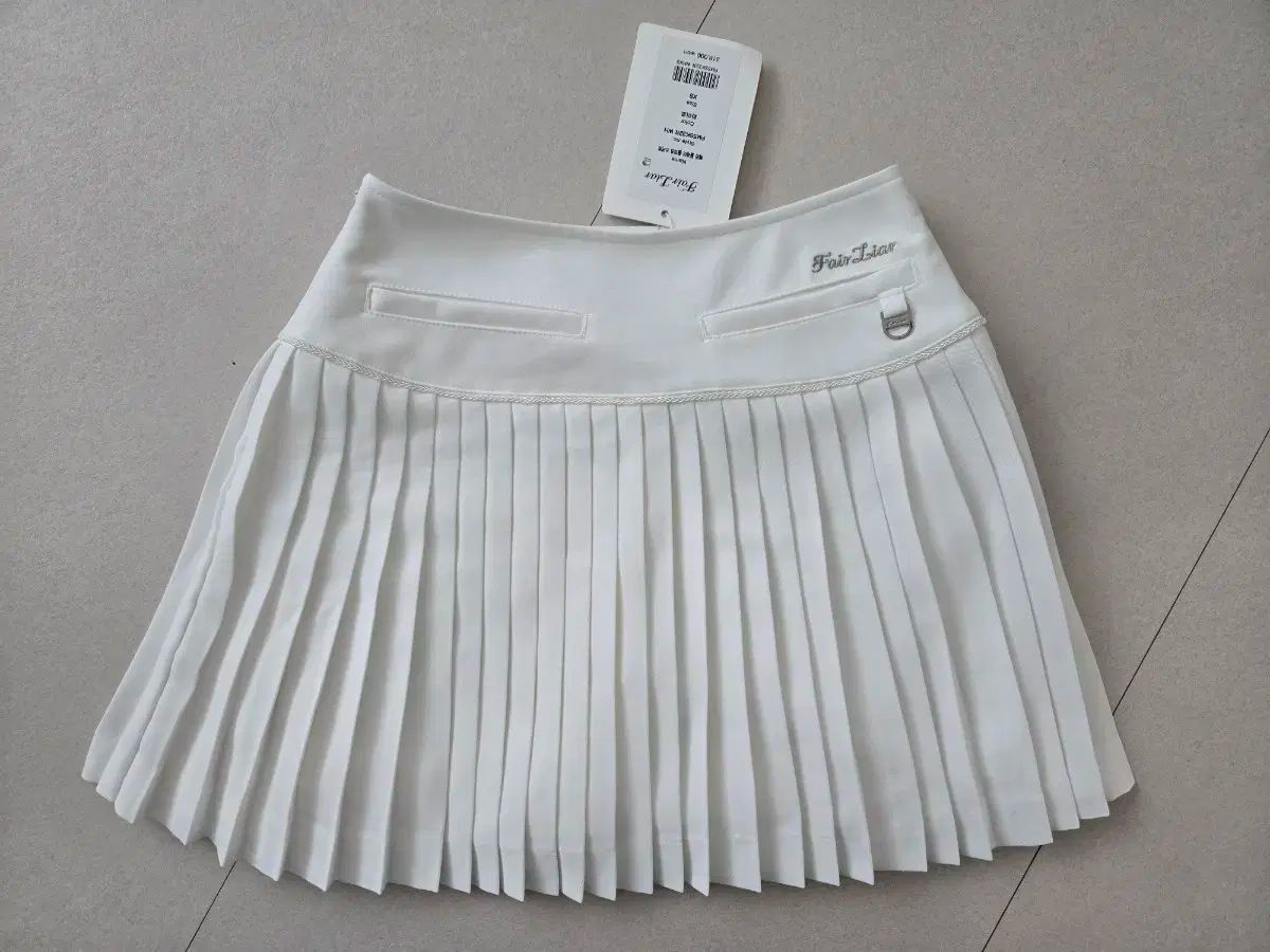 ゴルフ フェアライアー fairliar スカート（ホワイト）XSサイズ ゴルフ