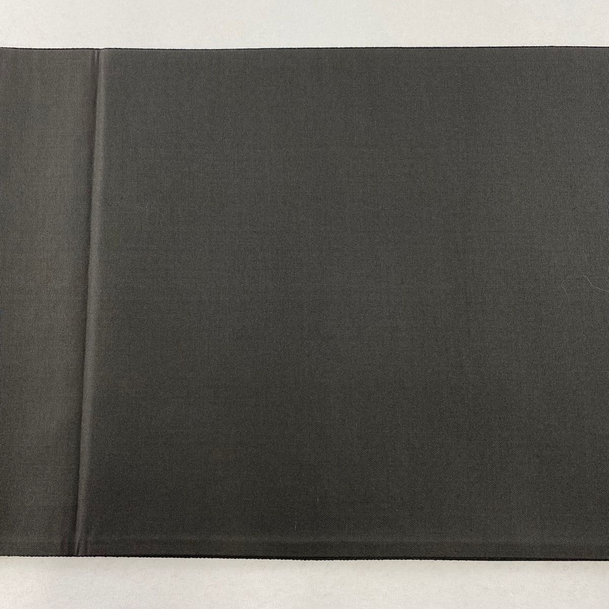袋帯 正絹 黒地 煌めく 上品な花 六通 U-4395 袋帯 秀品 草花 縞 箔 黒灰 六通 正絹 【中古】 - メルカリ