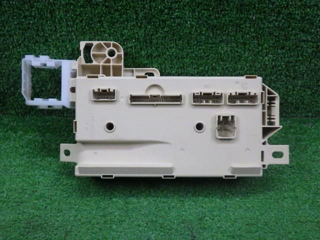 クラウン DBA-GRS180 運転席側ジャンクションブロック 82730-30830 246106 ★送料無料★ ☆EL 2025年最新トヨタ クラウン GRS180の人気アイテム - メルカリ