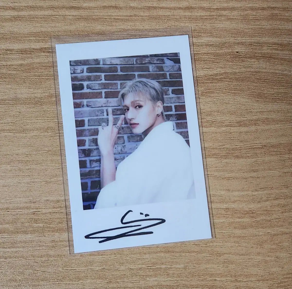 ateez 直筆サイン入りポラ チェキ ウヨン本当に 安い