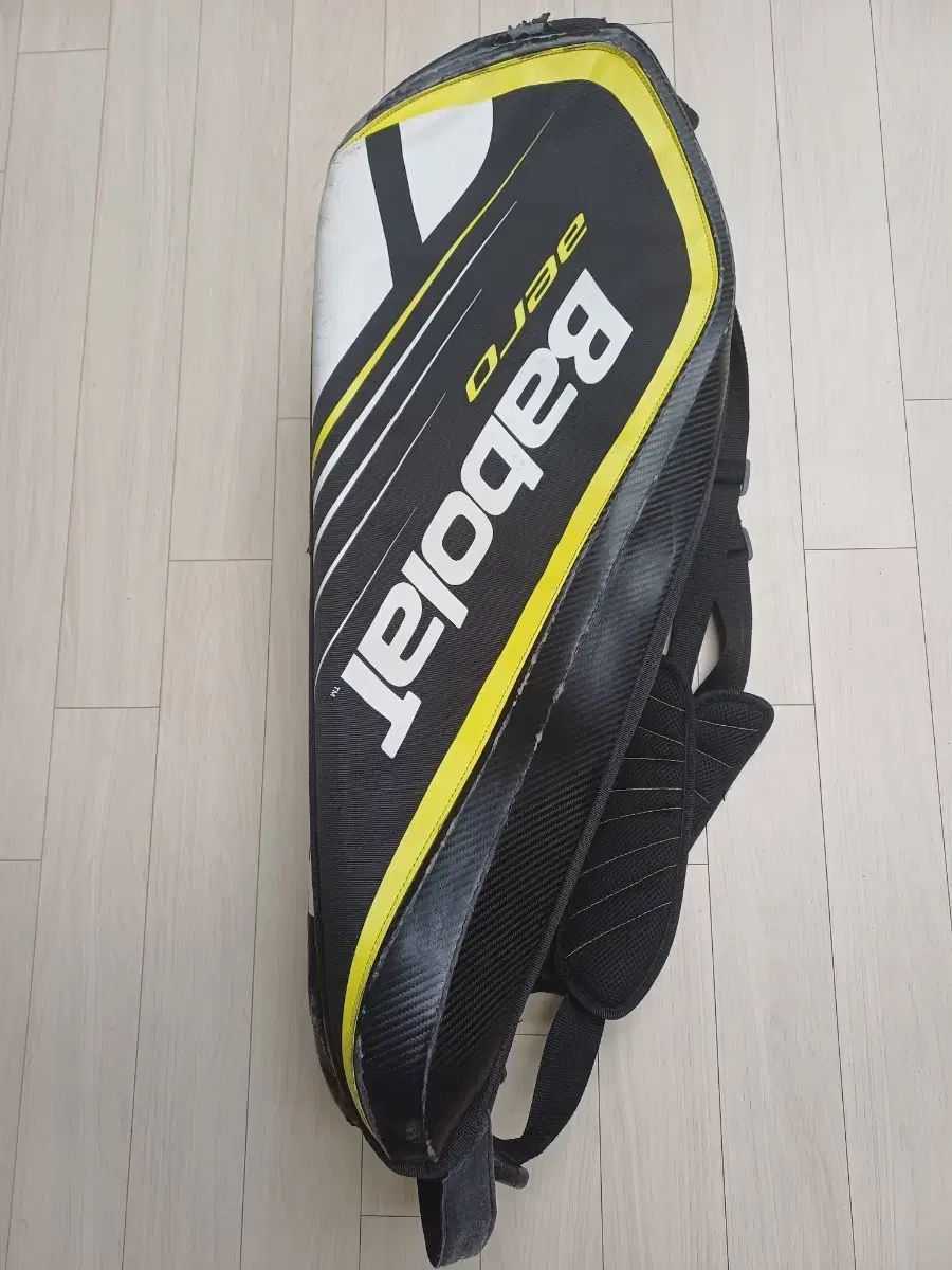 テニスバッグとテニスラケット