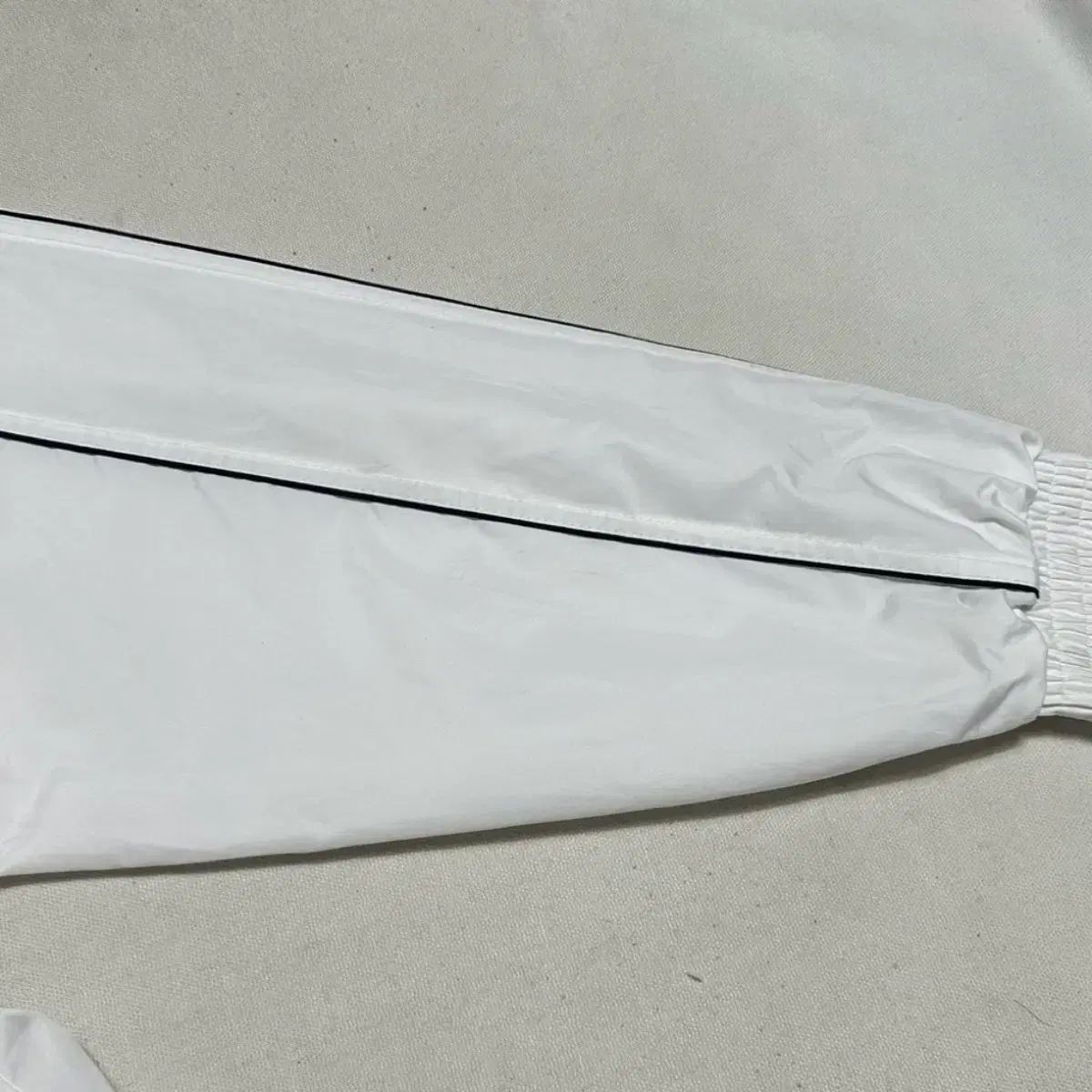 ウィンドブレーカー