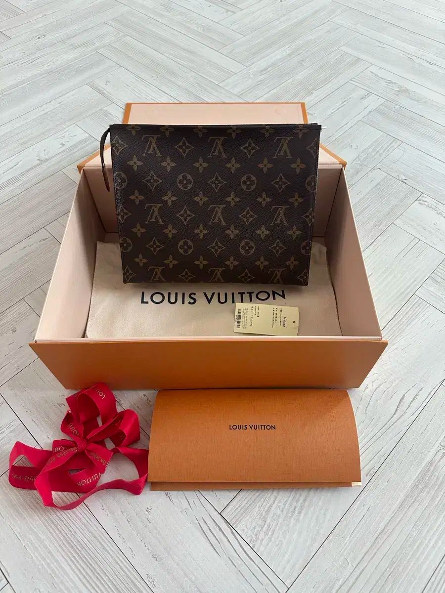 ルイヴィトン トゥー丸のまま26 百貨店 ほぼ