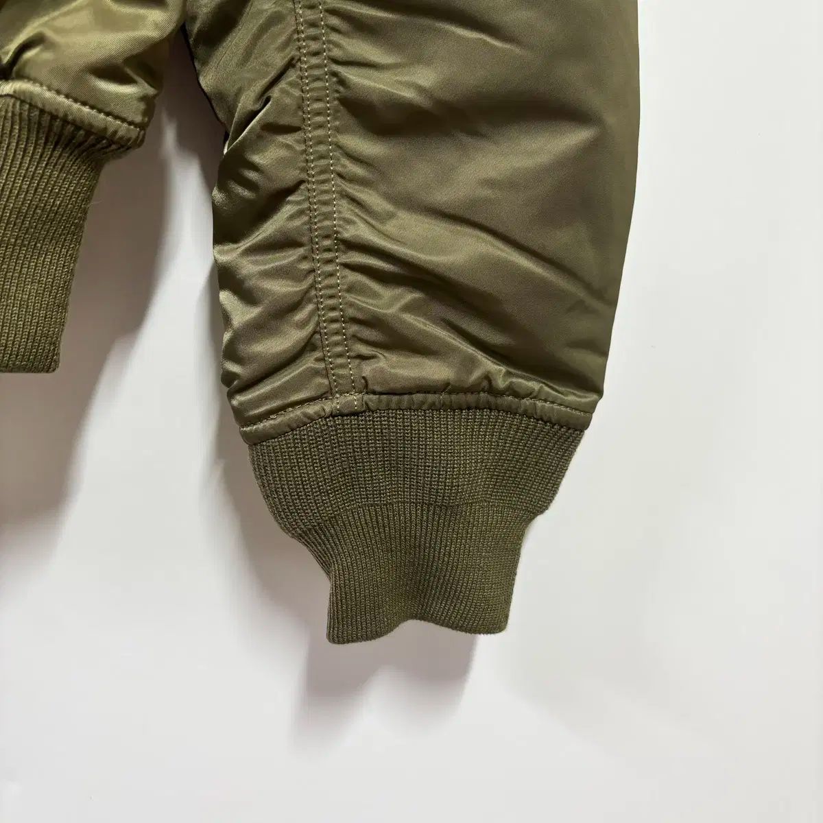 S アルファインダストリーズ