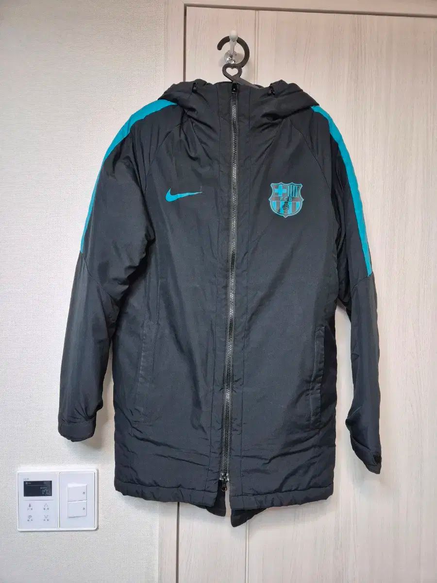 【雷市場（ポンジャン）商品韓国直送】 NIKE(ナイキ) FC バルセロナ L サイズ ダウン アウター