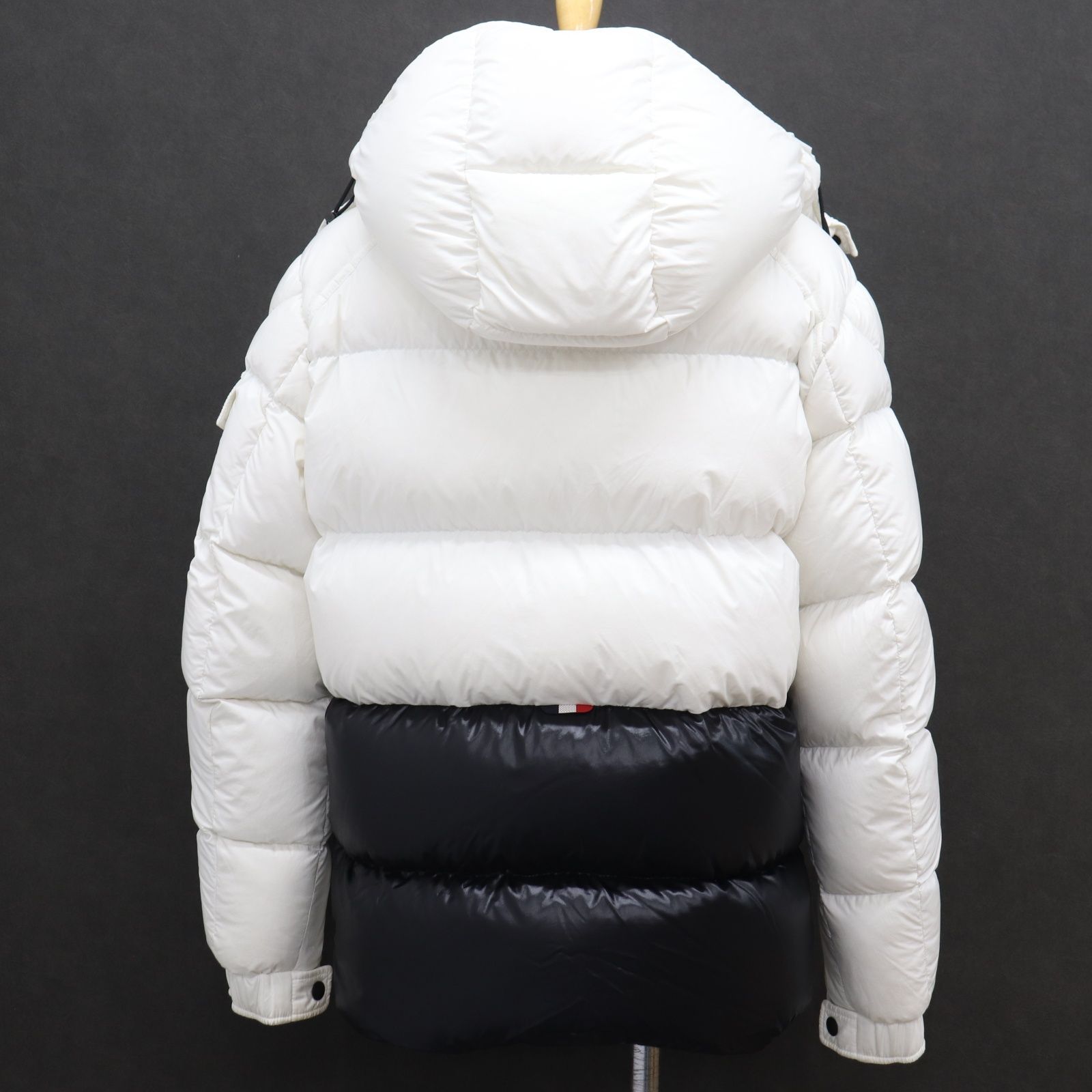 IT7AS1NDRXQ0 国内正規 MONCLER モンクレール MAURES ダウンジャケット ホワイト 白 アウター メンズ サイズ1 - メルカリ