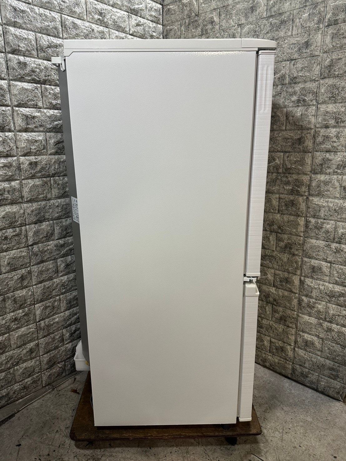 大阪送料無料☆3か月保障付き☆冷蔵庫☆2020年☆シャープ☆2ドア☆SJ