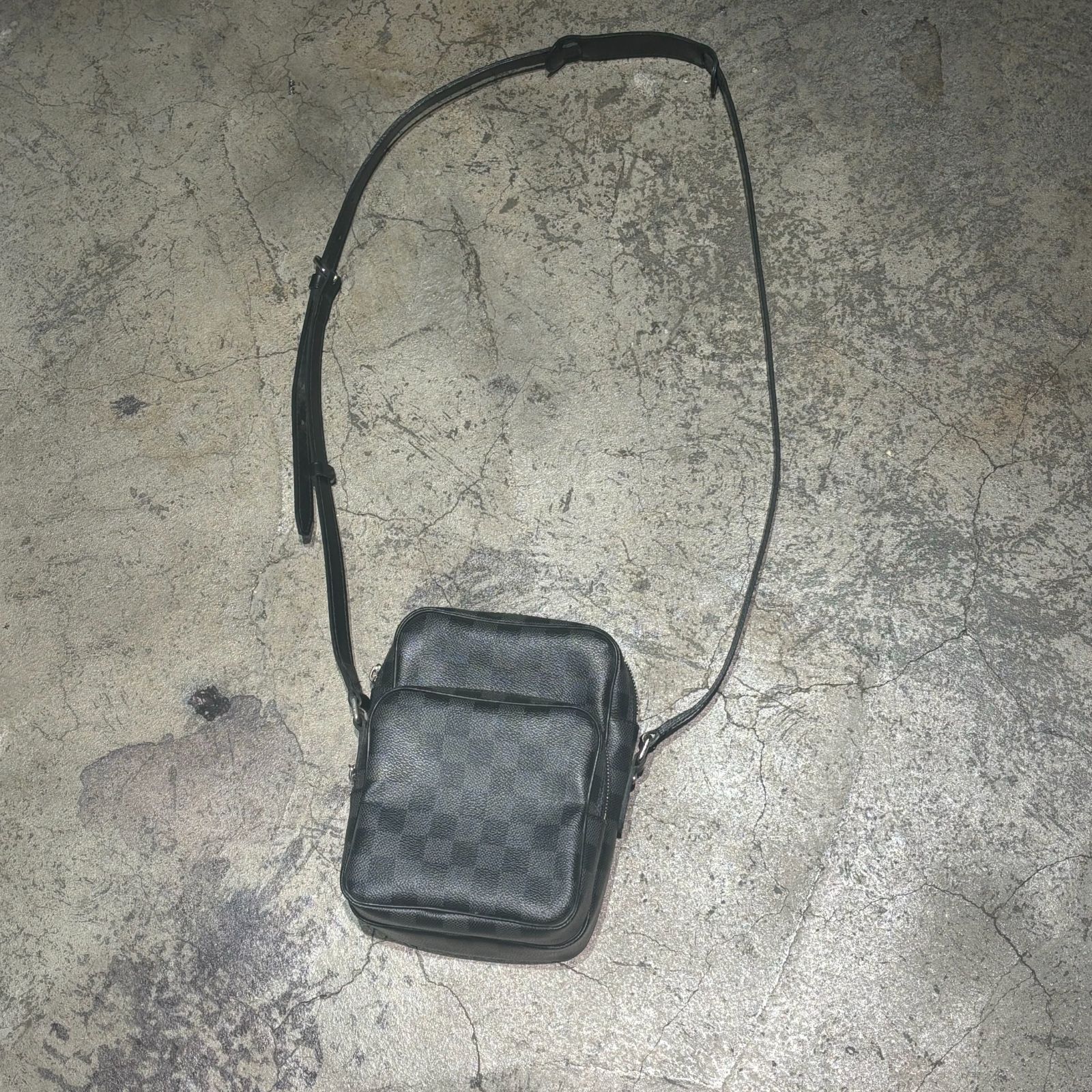確実正規品　LOUIS VUITTON　ルイヴィトン　ダミエグラフィット レム ボディバッグ　レザー　ポーチ　【表参道t】