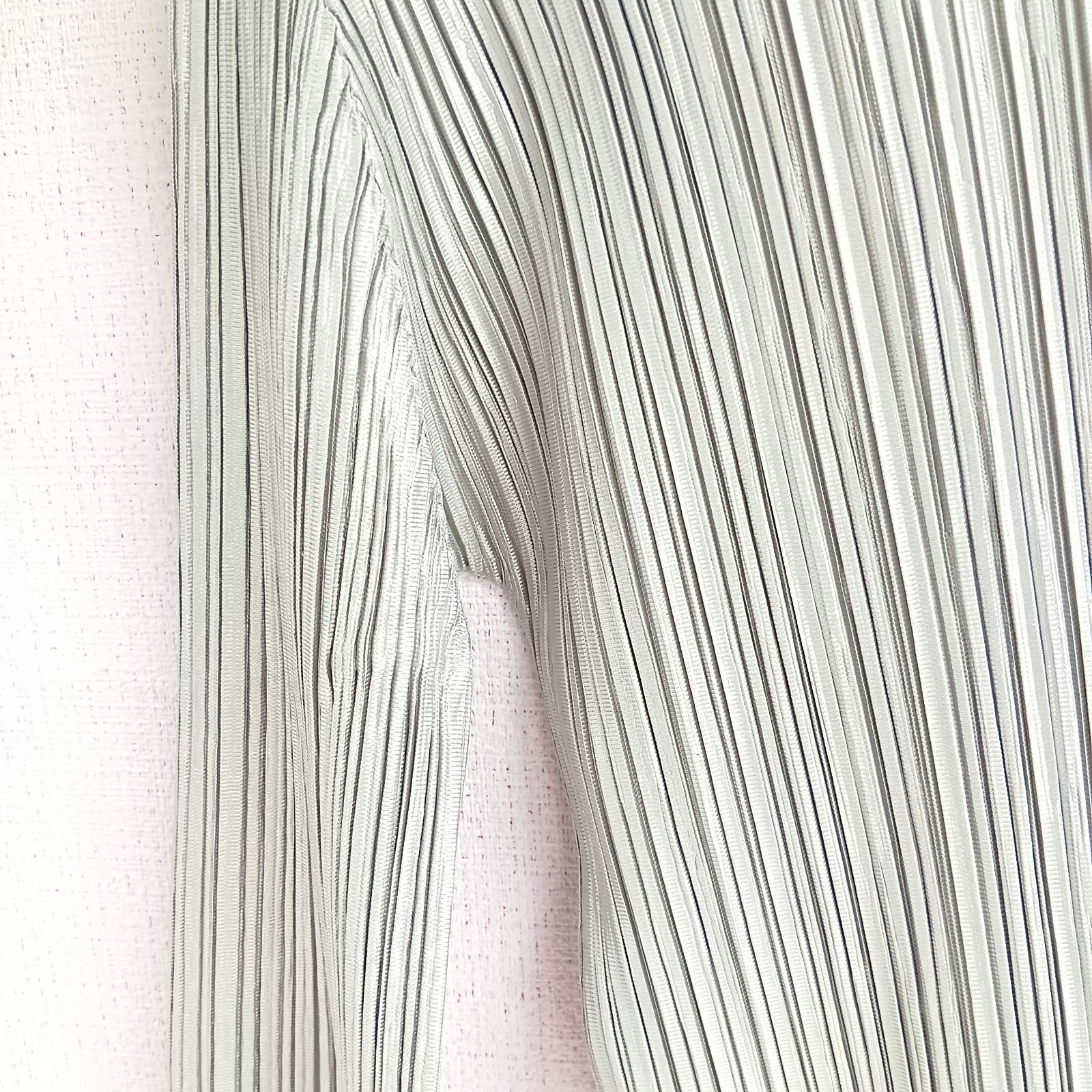 希少✨イッセイミヤケ プリーツ スカーフ グレー PLEATS PLEASE ISSEY MIYAKE（バンダナ/スカーフ）のフリマ