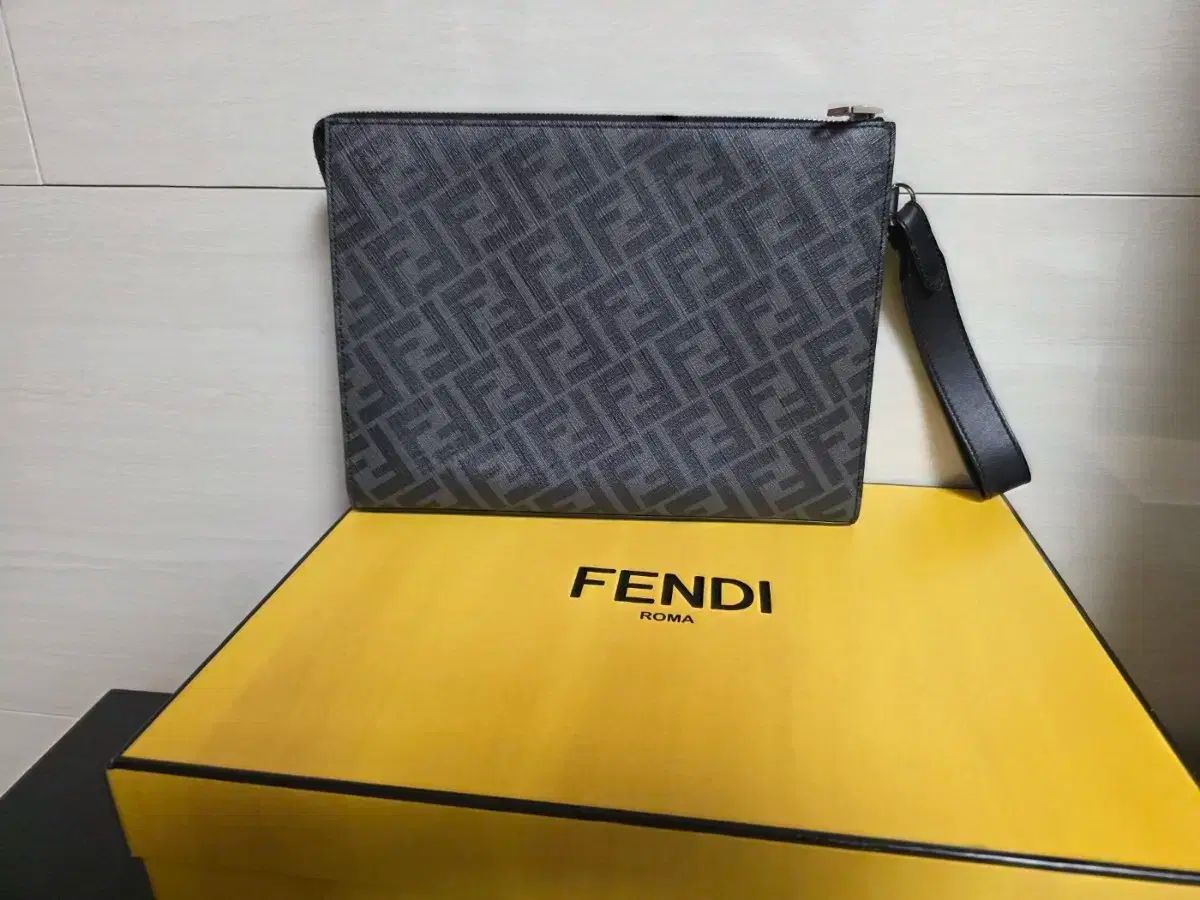 フェンディ クラッチバッグ
