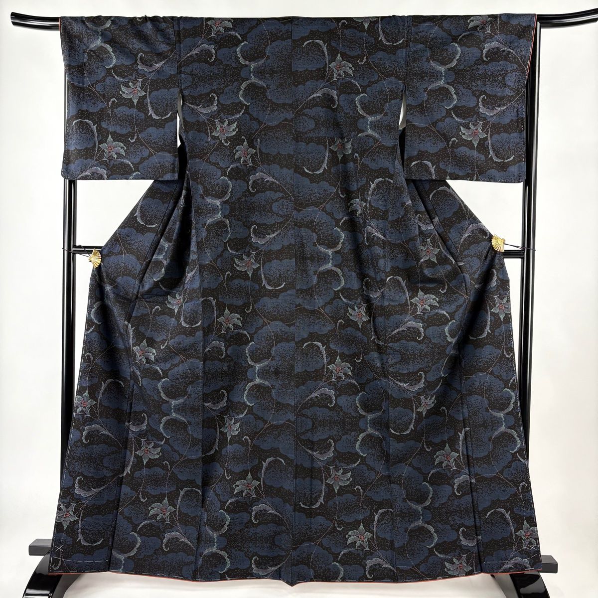 大島紬 身丈165.5cm 裄丈66.5cm M 袷 純泥染 証紙 花唐草 雲文 紺色 正絹 美品 名品 【】