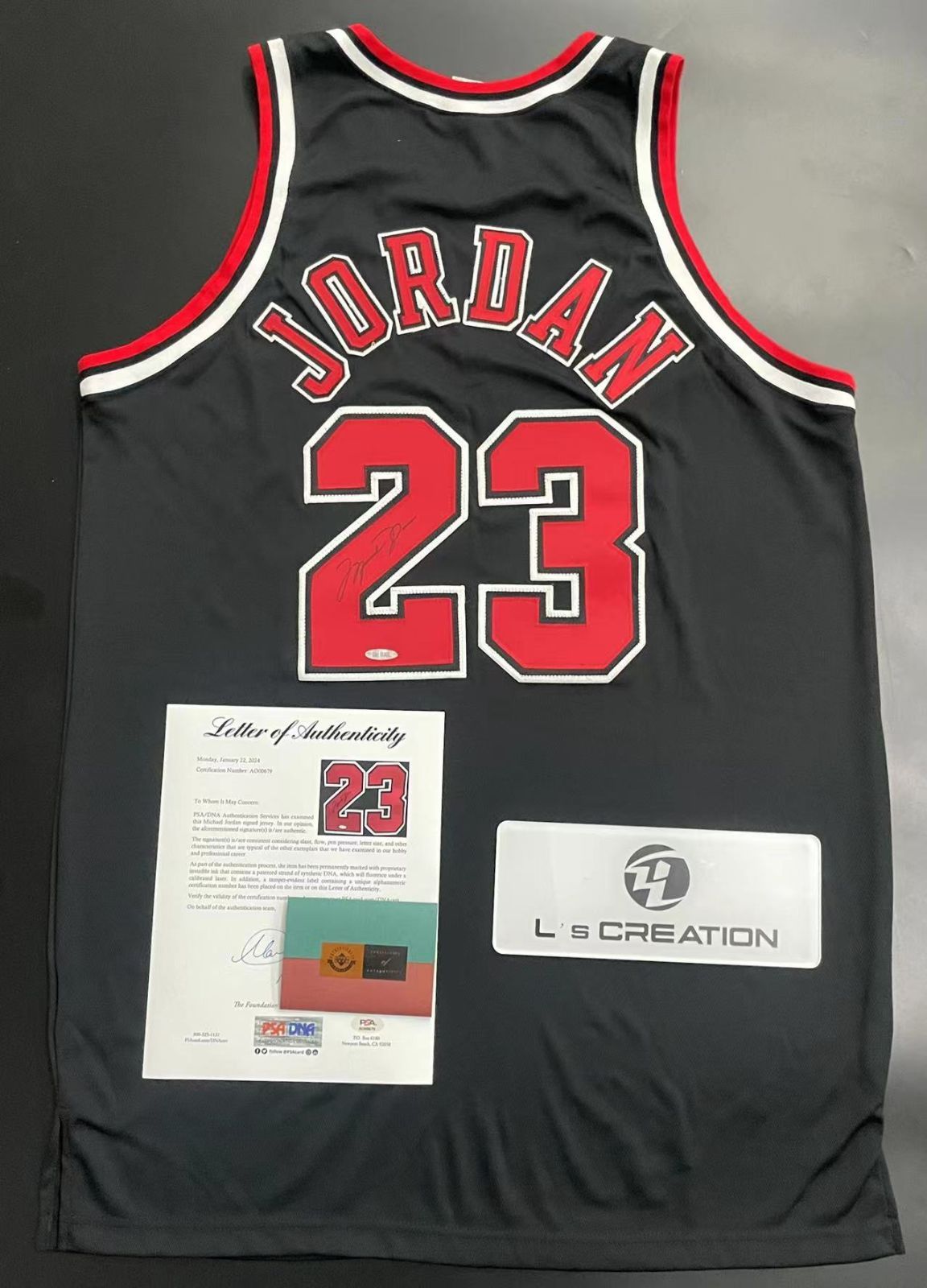 マイケル・ジョーダン シカゴ・ブルズ直筆サイン入りユニフォーム マイケル・ジョーダン シカゴ・ブルズ直筆サイン入りユニフォーム