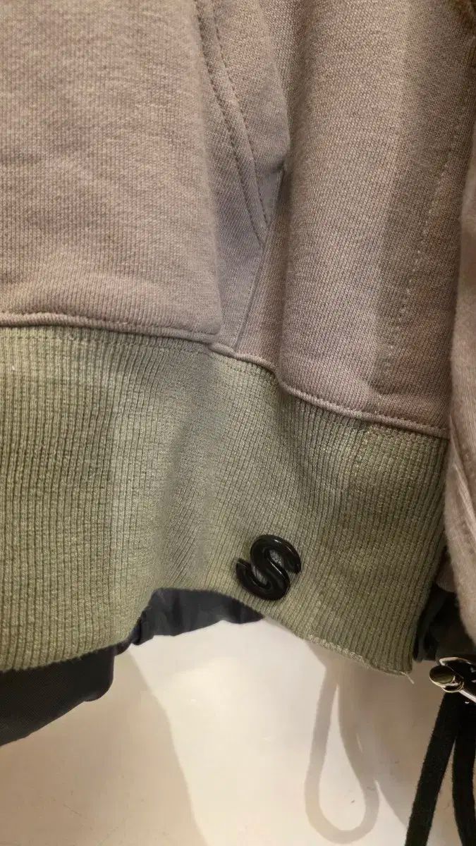  SACAI サカイ 2 way ジッパー クロップド ジップアップパーカー フード付き サイズ パーカー トップス