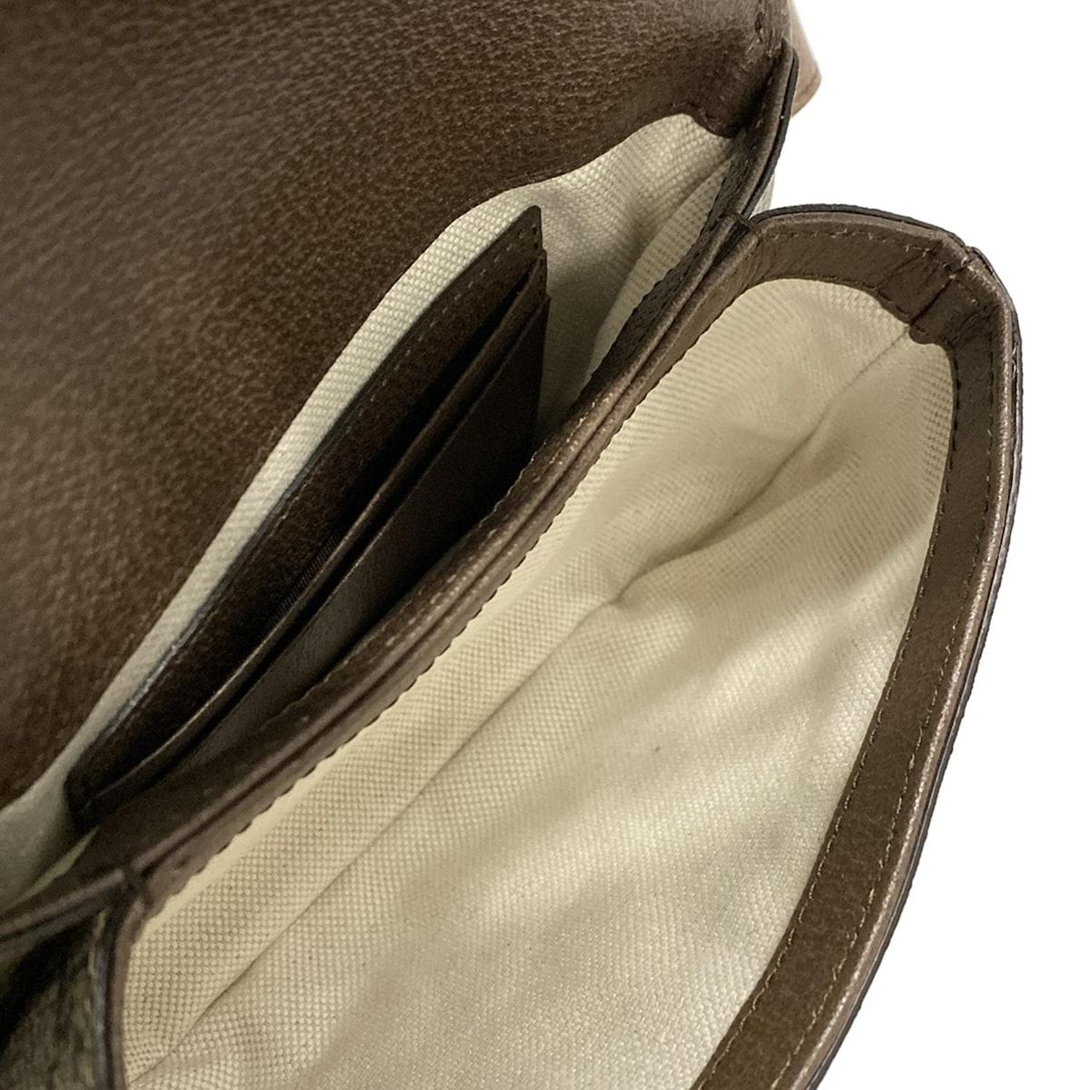 ベージュ×ダークブラウン