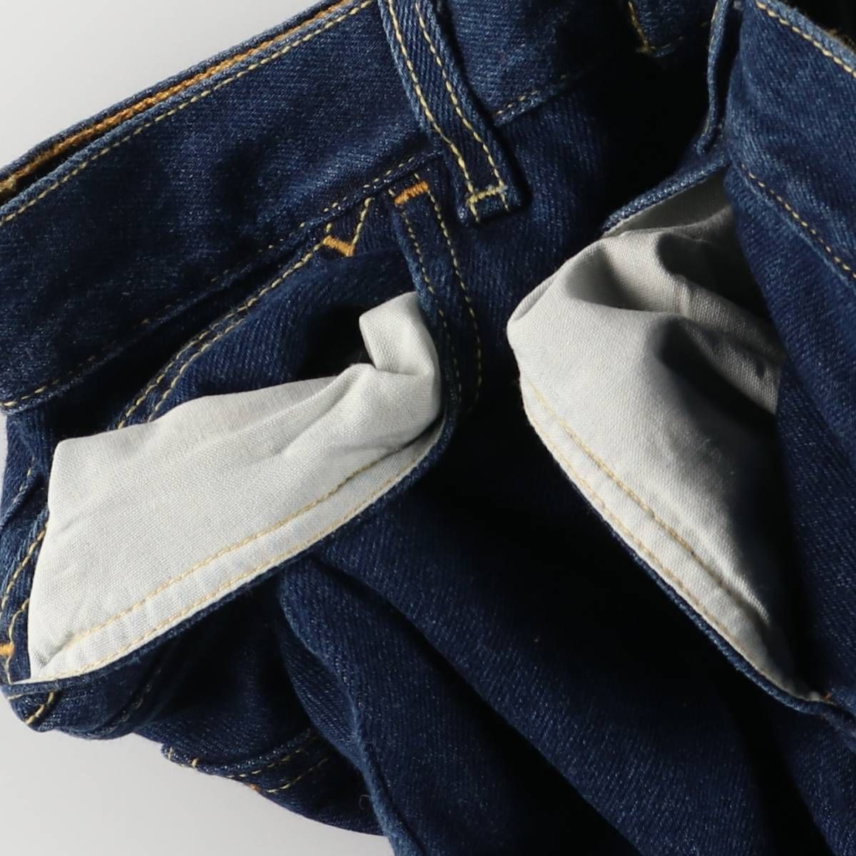 テーパードデニムパンツ