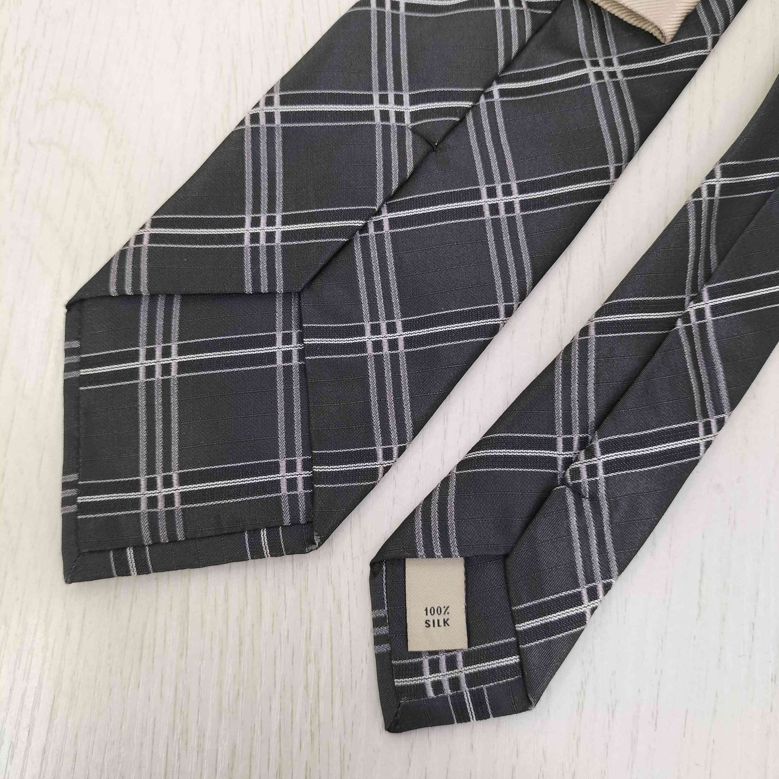 バーバリーロンドン ネクタイ チェック柄 グレー バーバリー ロンドン チェック柄 ネクタイ イタリア製 グレー系