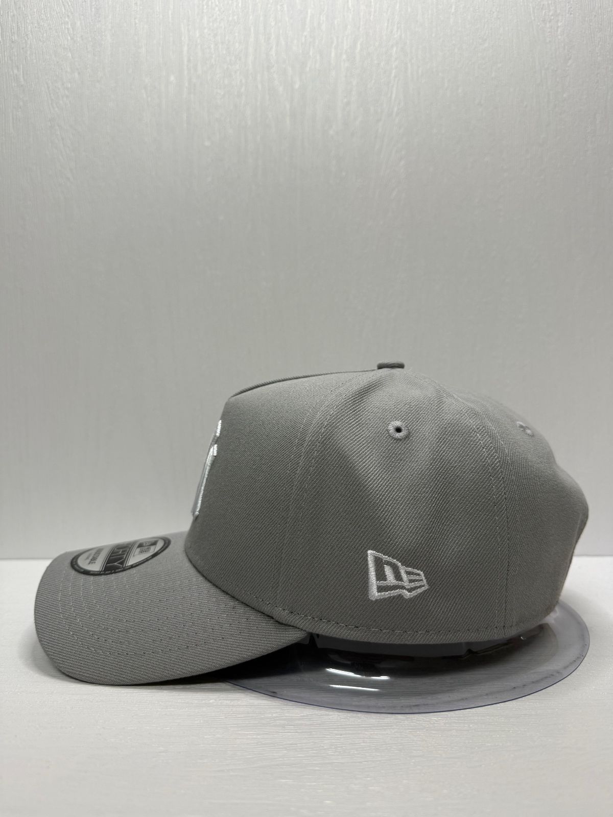 ニューヨーク・ヤンキース スナップバックキャップ グレー フォーティーセブン（47）（メンズ）キャップ エムブイピー