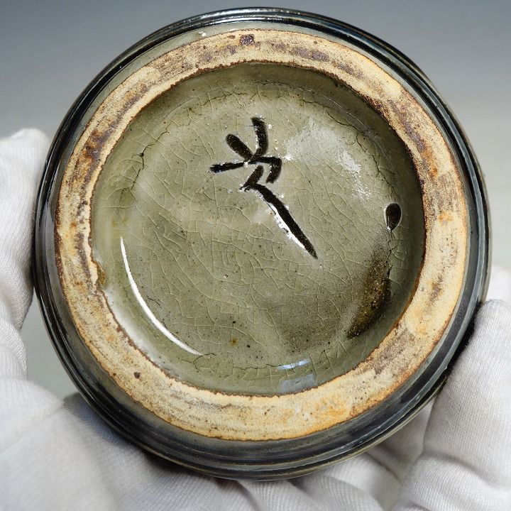 沖縄の人間国宝　金城次郎さんの飾り丸壺　魚と海老紋様　在銘あり！　花瓶にも。 壺屋焼 人間国宝 金城次郎作 海老魚文花瓶 （箱直筆） – 生活