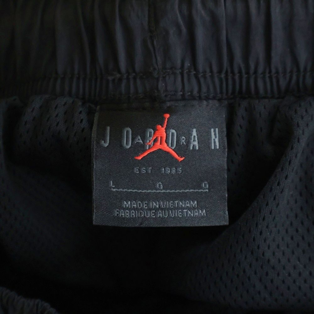 ナイロンパンツ