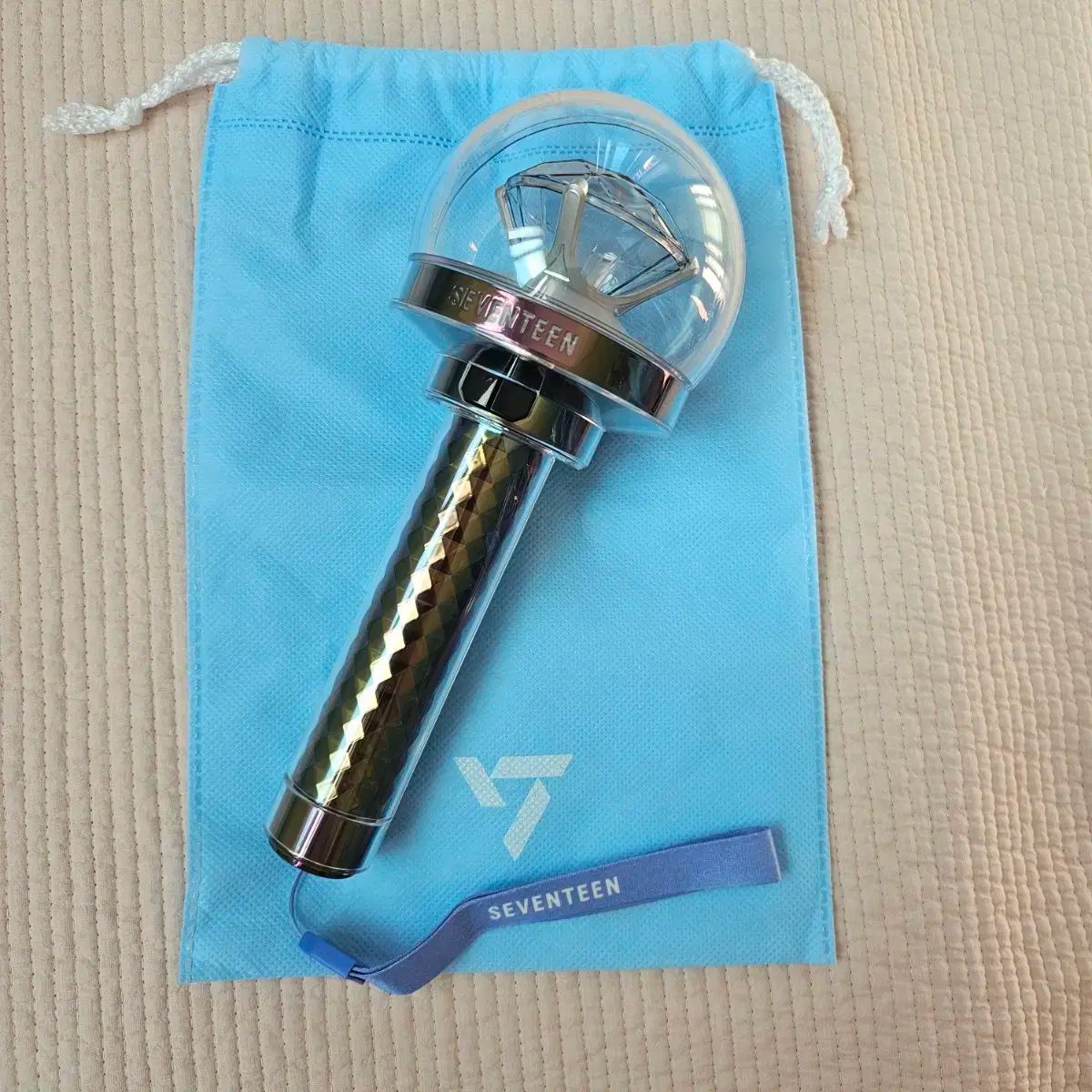 SEVENTEEN  セブチ ペンライト ver.3 Amazon.com: Seventeen Light Stick Ver.3 with Bluetooth