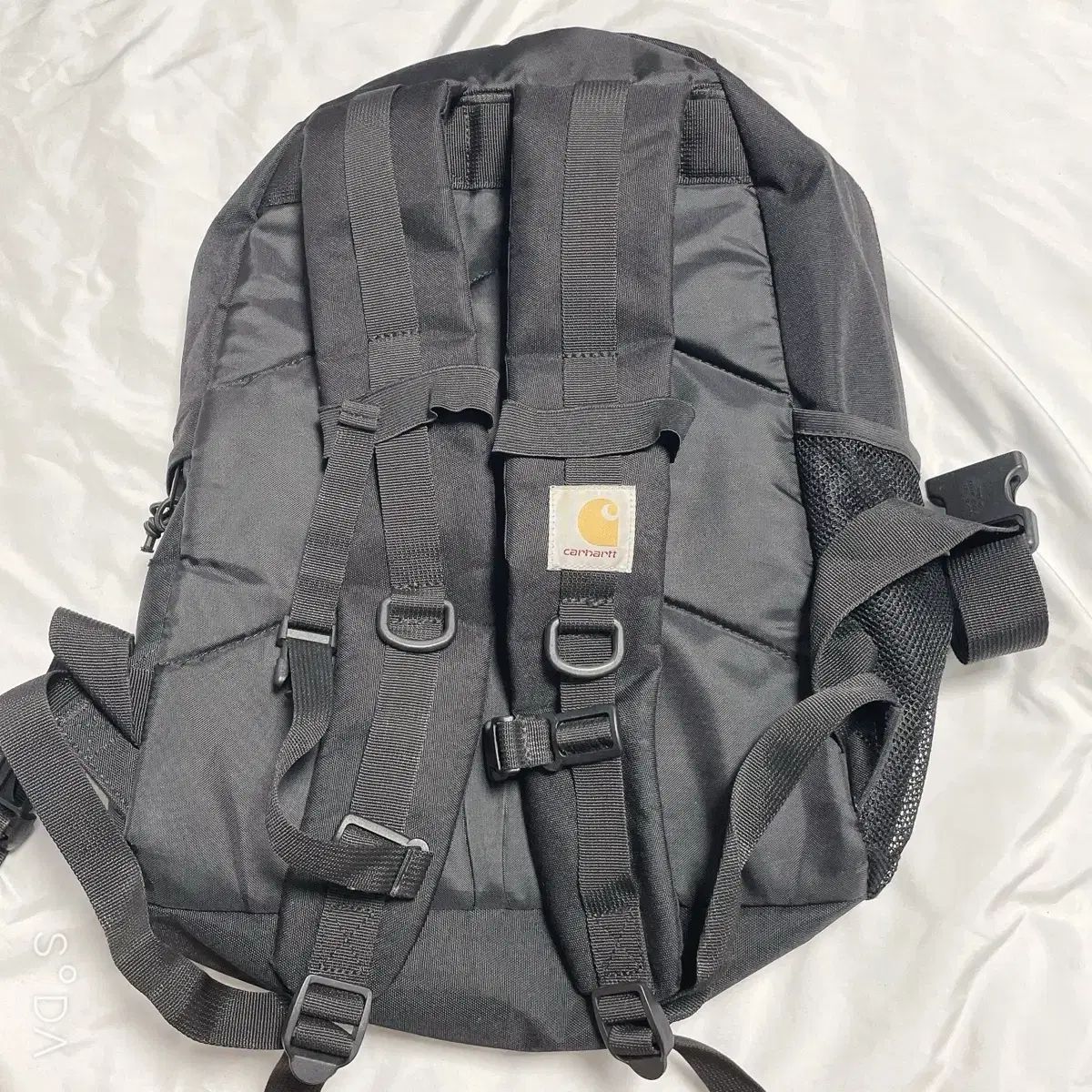 カーハート キックフリップ