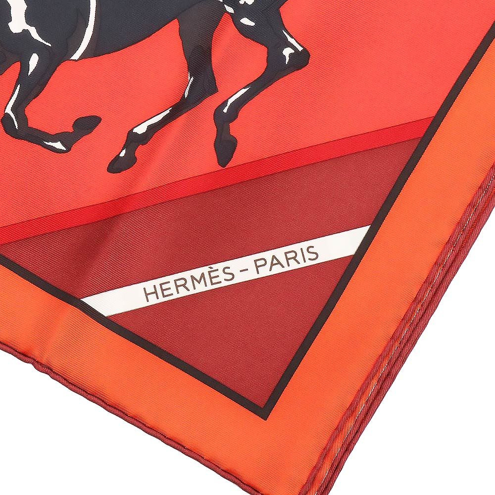 美品HERMES のECURiES シルク100%スカーフ カレ馬　馬舎共箱付き 美品HERMES のECURiES シルク100%スカーフ カレ馬 馬舎共箱付き