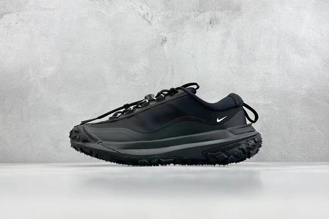 コムデギャルソン NIKE ACG Mountain Fly black