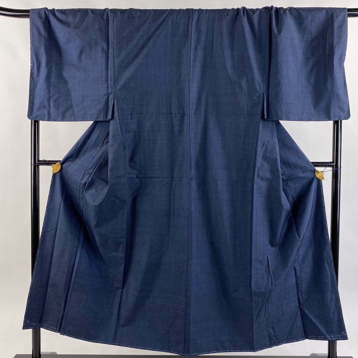 男着物 身丈152cm 裄丈72cm L 袷 紬 亀甲絣 紺色 正絹 秀品