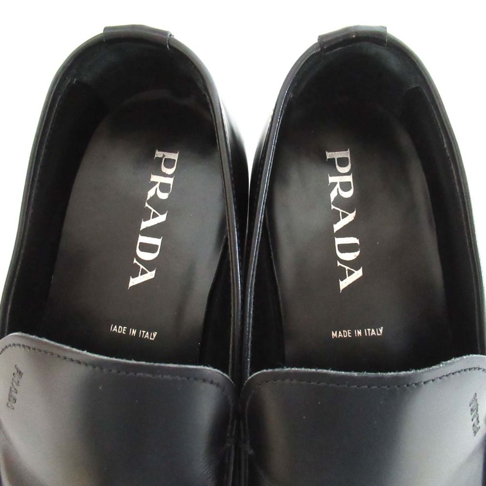 美品 PRADA プラダ 型押しロゴ スクエアトゥ ローファー