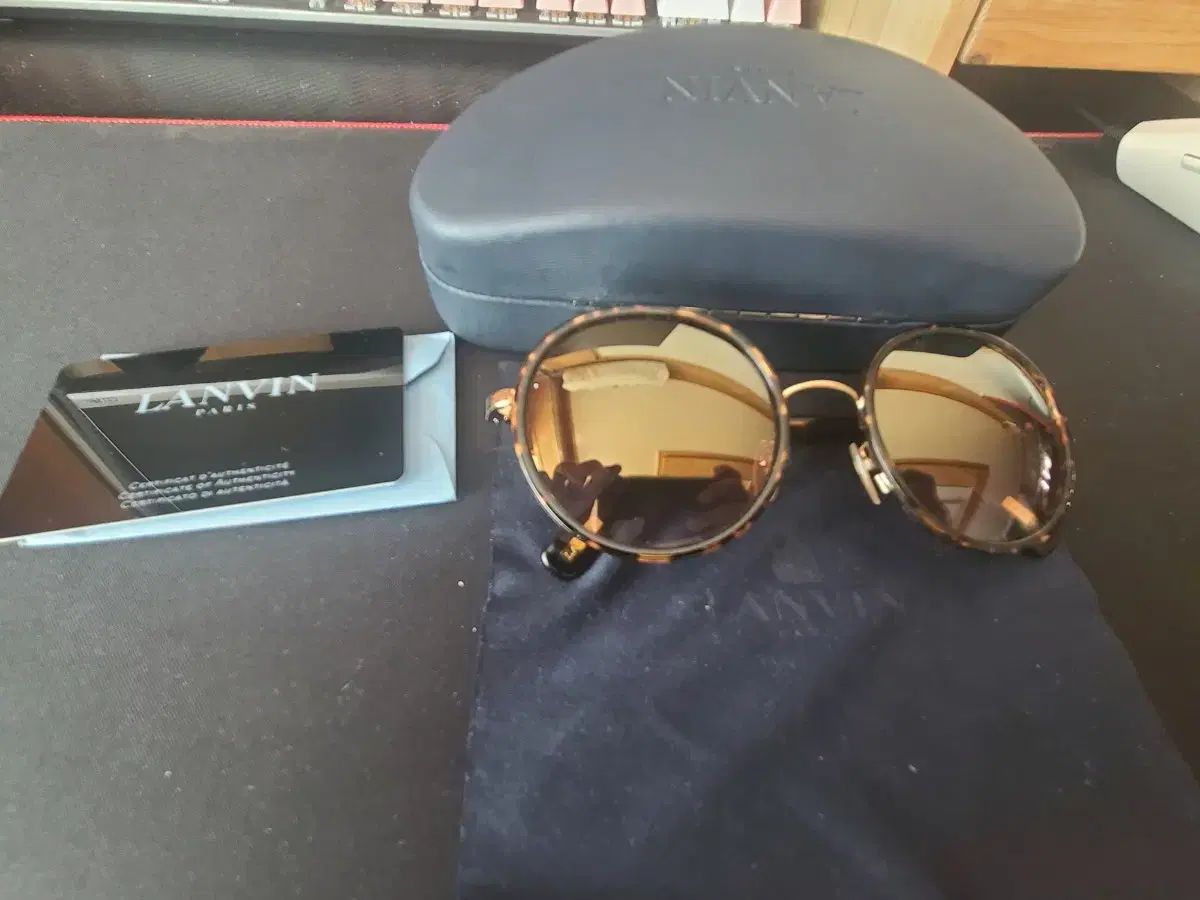 Lanvin ランバン ハーフミラー サングラス SLN072G
