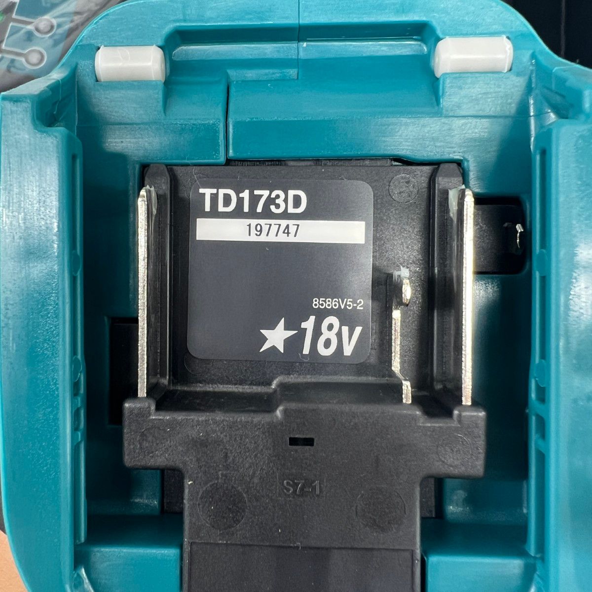 〇〇MAKITA マキタ インパクトドライバ 18v 充電器 ケース付き バッテリー無 TD173D