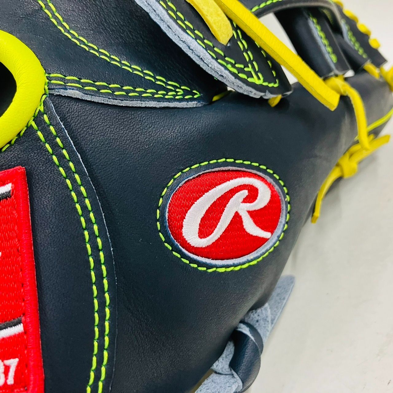 ローリングス Rawlings HOH オリジナルオーダーモデル 軟式用 外野手用 アクーニャJr風 当店限定 MLBロゴ搭載 ローリングスロゴ刺繍有  ネイビー イエロー - メルカリ