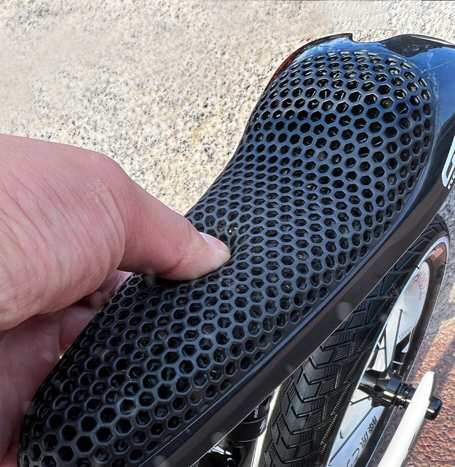 ROCKFISH GTR カーボンサドル ランバイク用 ROCKFISH GTR カーボンサドル 超軽量 次世代レース用サドル