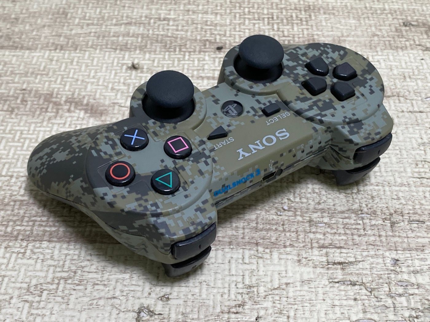 ワイヤレスコントローラ (DUALSHOCK3) アーバンカモフラージュ
