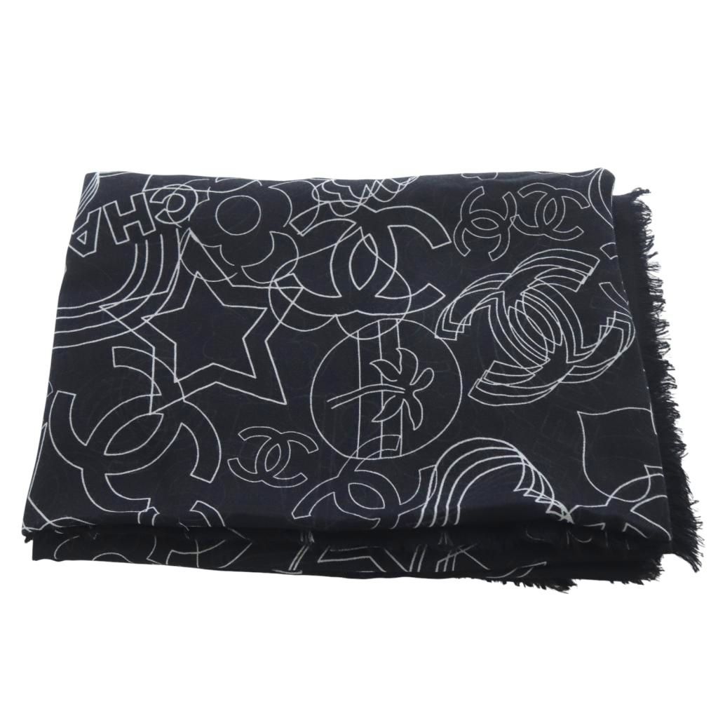 シャネル CHANEL 24C ストール カシミヤ シルク混 ココマーク 総柄 ロゴ フリンジ 黒 ブラック 白 ホワイト AQ OS OH