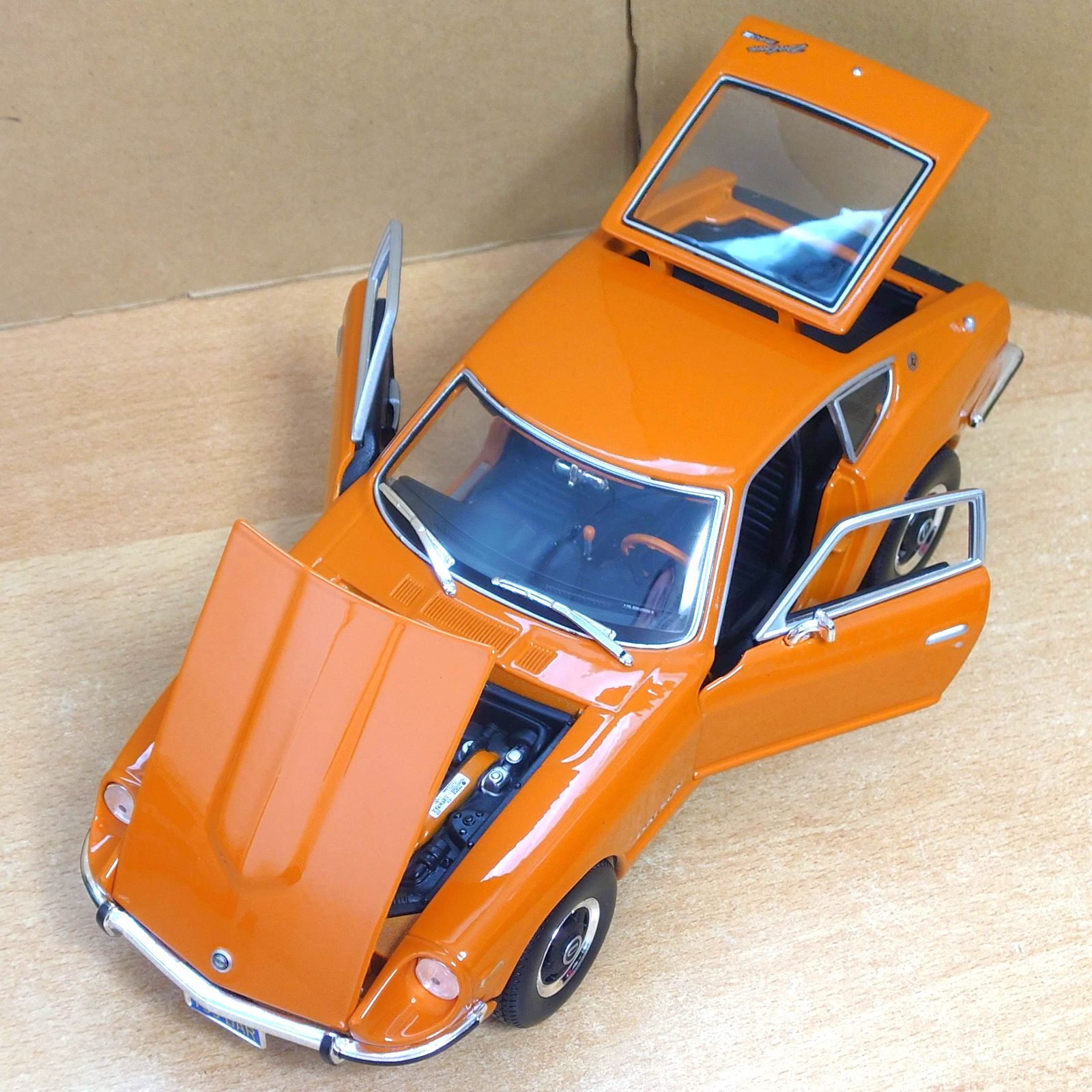 1/18 日産（ダットサン）フェアレディ240Z オレンジ 1971
