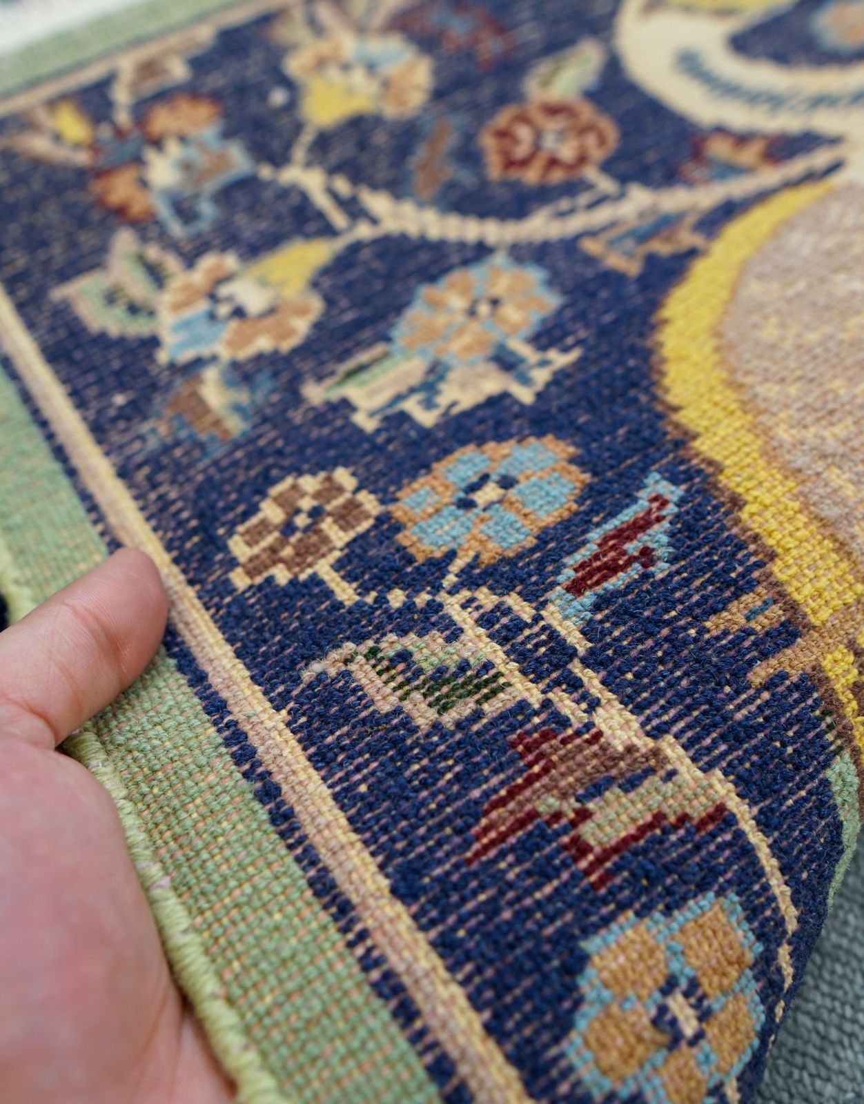 62×44cm【パキスタン手織り絨毯】ウール とシルク ペルシャ絨毯