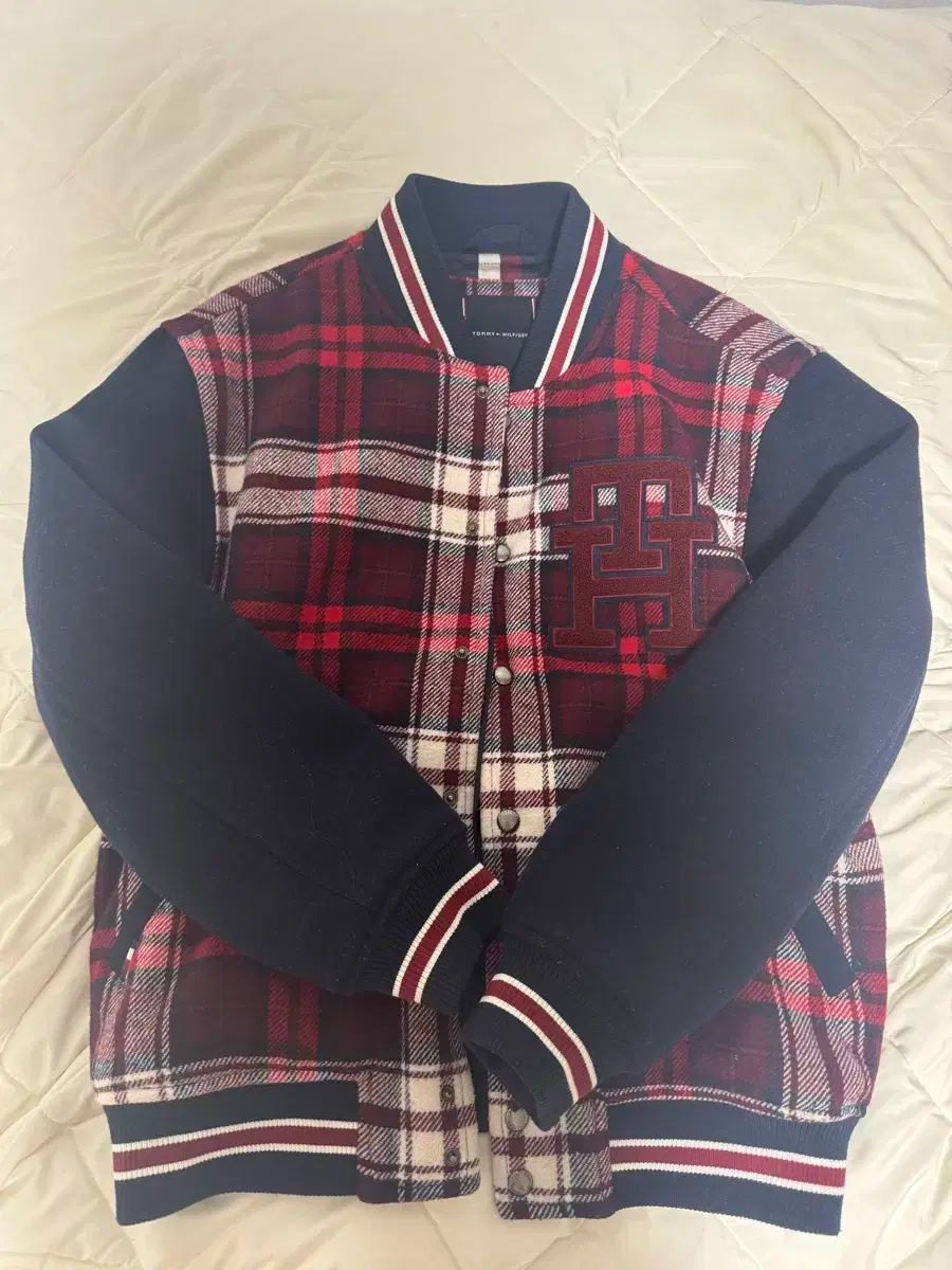 Tommy Hilfiger トミーヒルフィガー バーシティ m