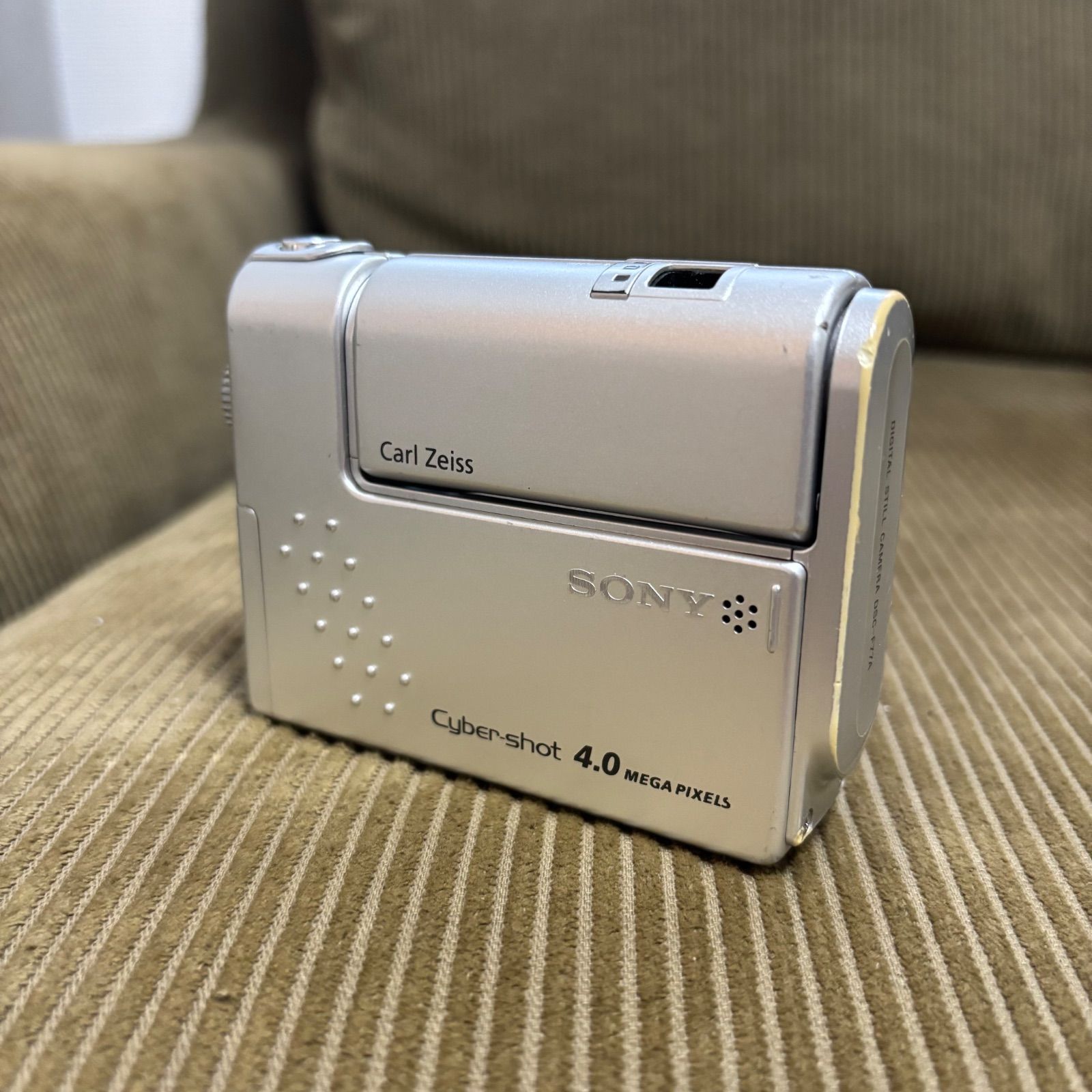 4.0 DSC-F77A