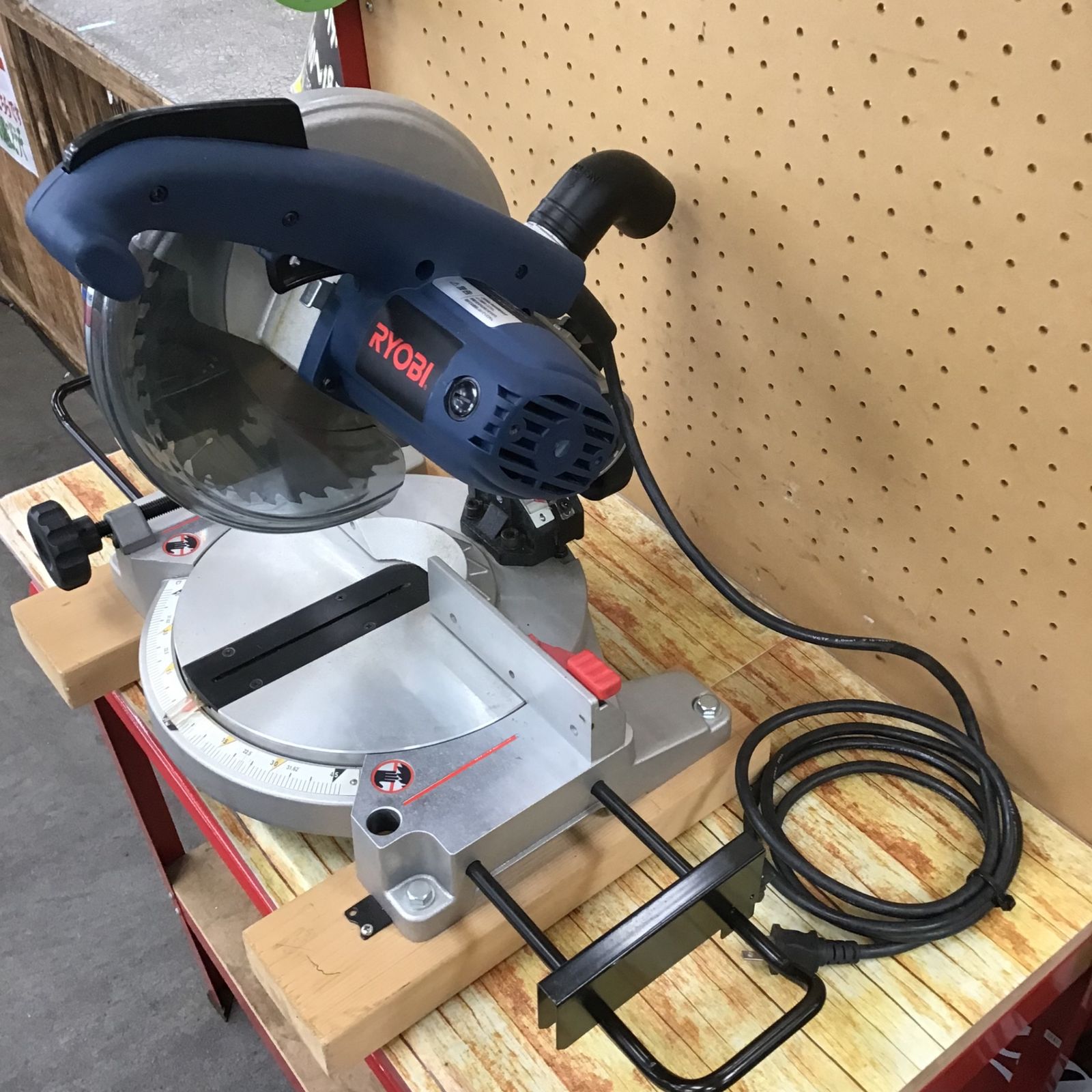 〇リョービ(RYOBI) 卓上丸ノコ TS-225【川崎店】 - メルカリ