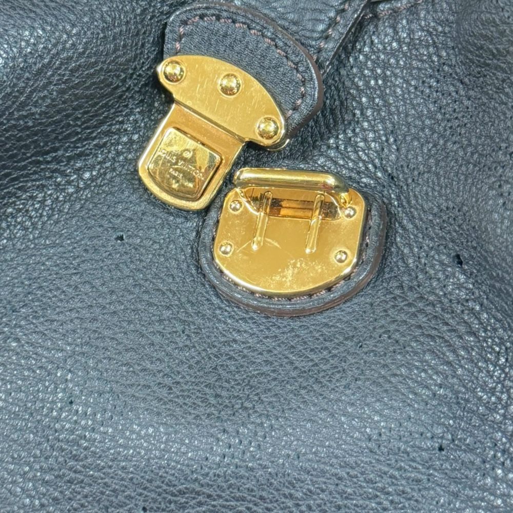 ルイヴィトン XL マヒナ ショルダーバッグ モノグラムマヒナ M95547  