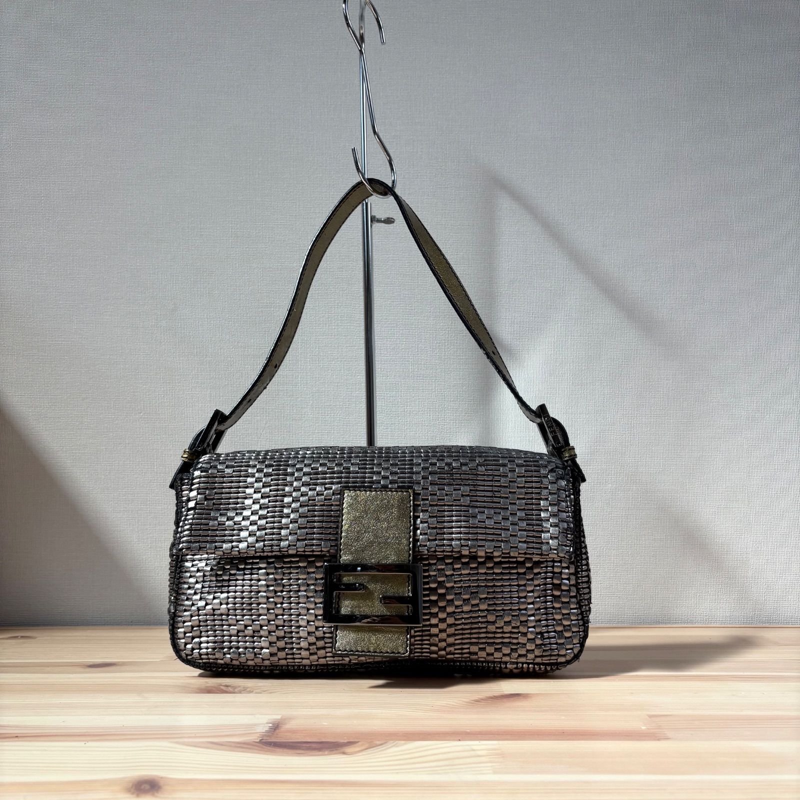 FENDI フェンディ メタリック マンマバケット ワンショルダーバッグ