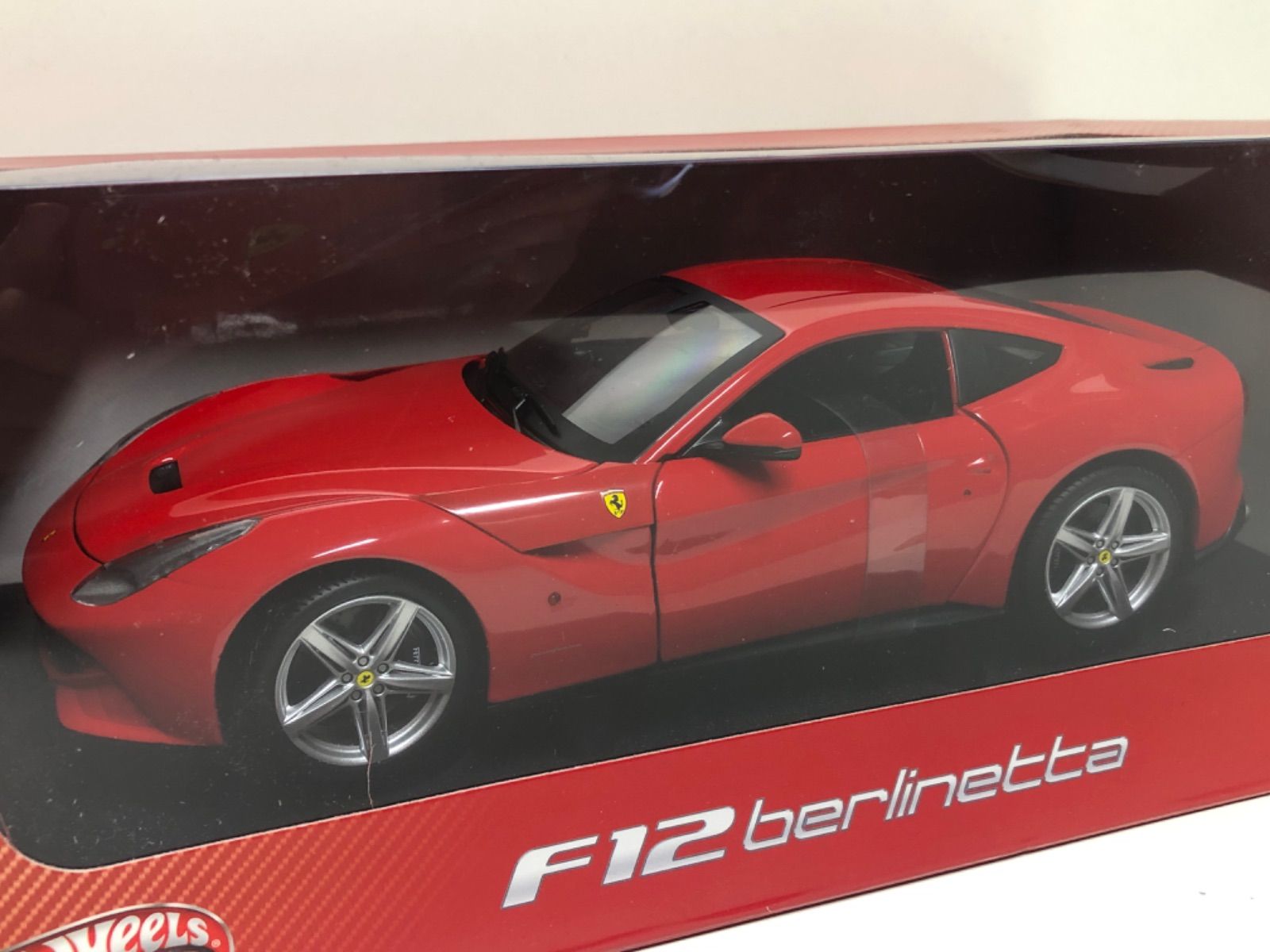 ホットウィール 1/18 フェラーリF12 Ferrari F12 Berlinetta Grey 1/18 Diecast Car Model by Hot